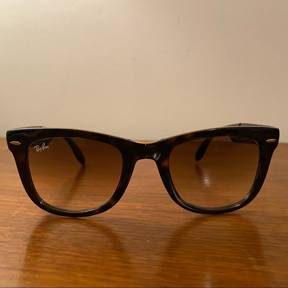 Ray-Ban folding wayfarer RB4105